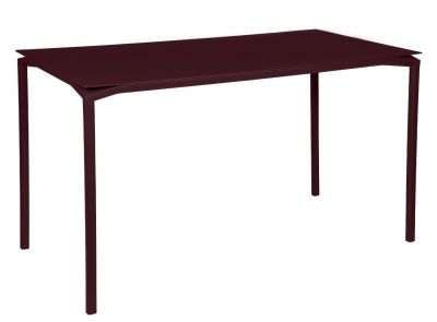 Calvi hoher Tisch von Fermob in Pflaume, ideal als Gartentisch oder Bistrotisch für den Außenbereich.